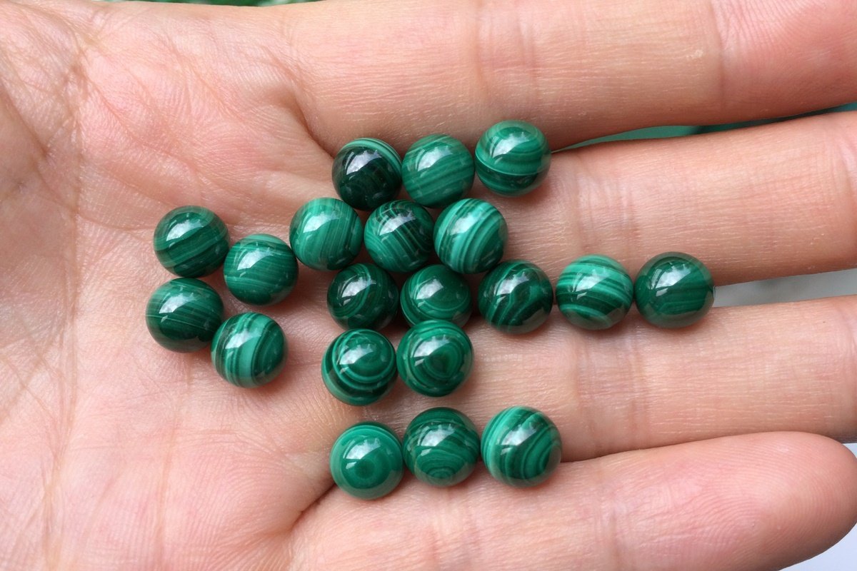 5pcs AA 8mm Genuine natural malachite undrilled round gemstone single beads