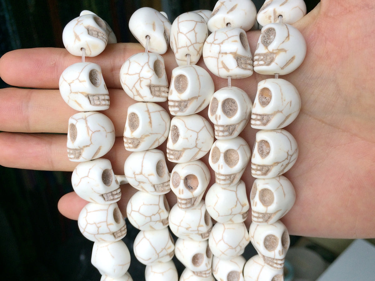 15.5" 18mm White howlite skull beads, Ivory white beige skull pendant