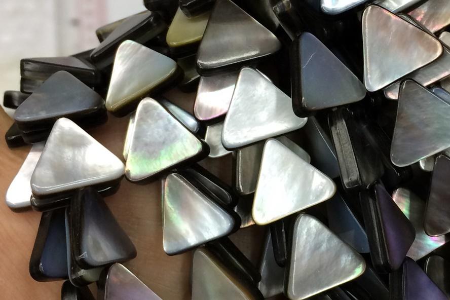 Black shell - Triangle- beads supplier