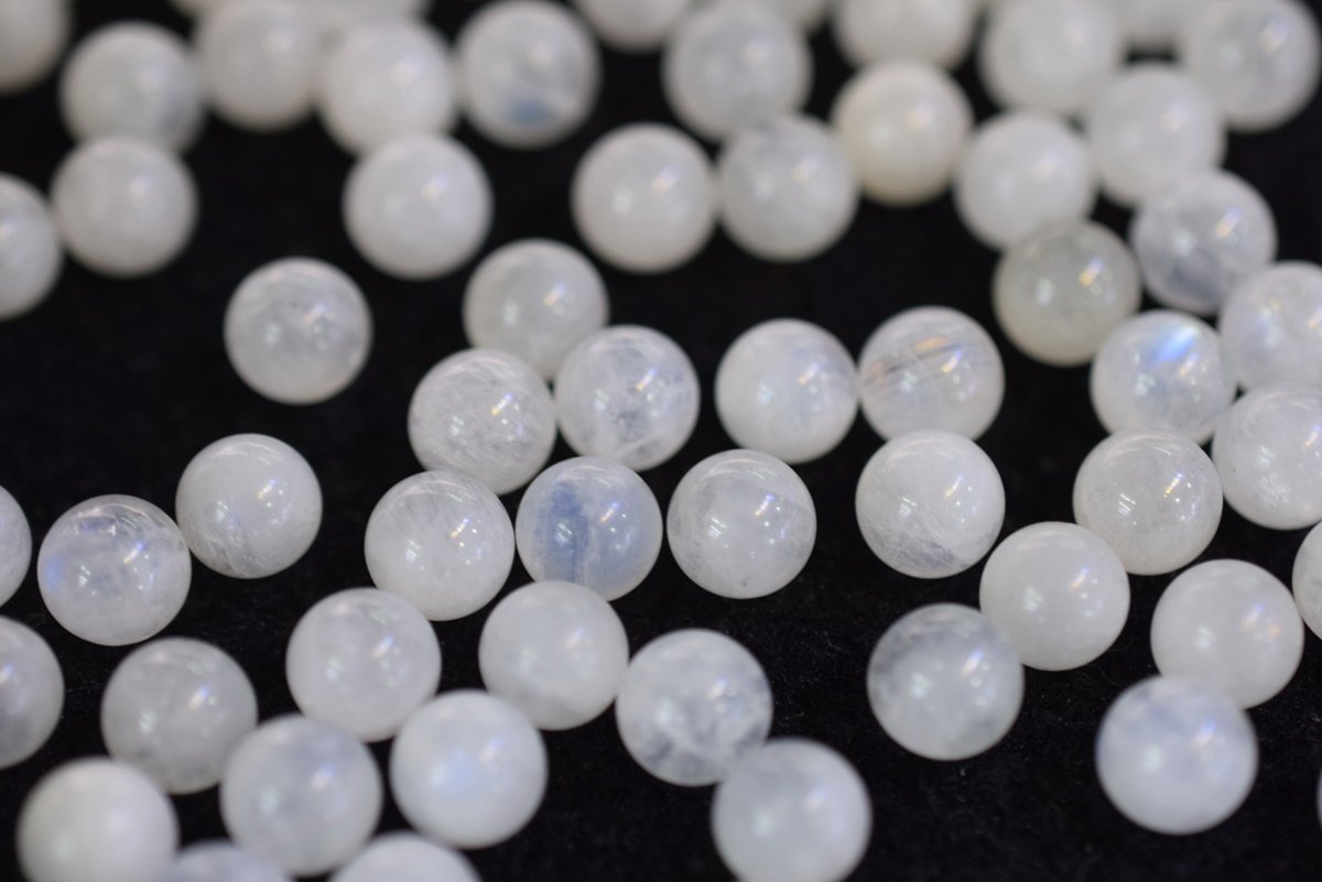 2PC 6mm Natural Blue shinning white Moonstone round undrilled single beads