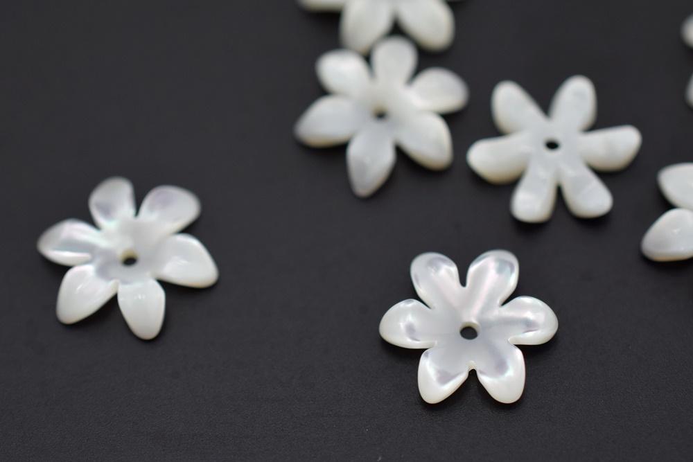 10PCS 10mm Natural white MOP Lily flower 6 petal,mother of pearl Lily flower B