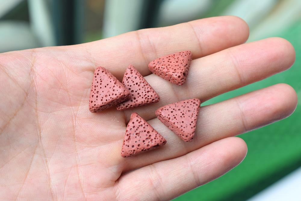 10PCS 16mm Red Lava Triangle pendant Drilled along the side