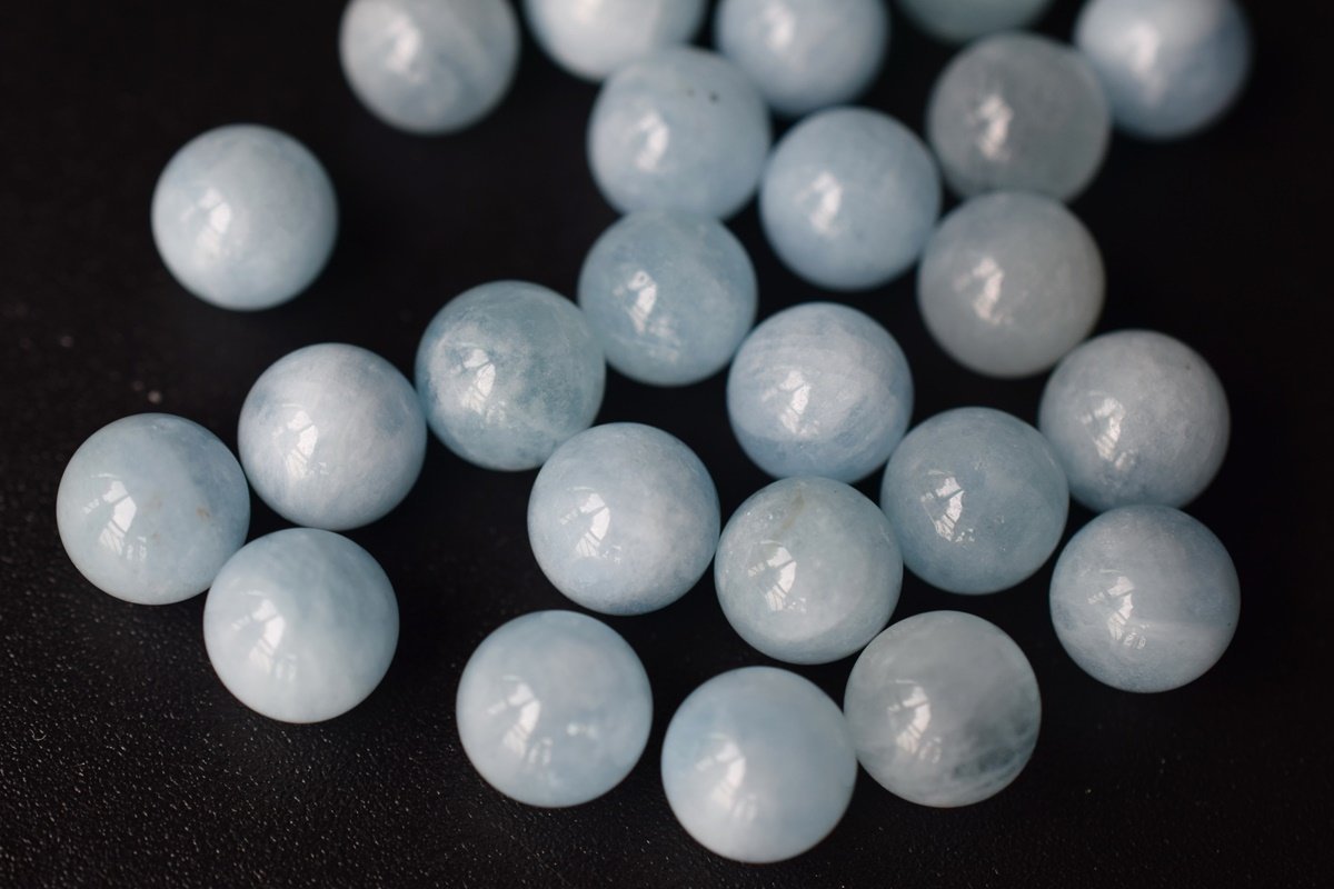 8mm A Natural Aquamarine undrilled round single beads blue gemstone
