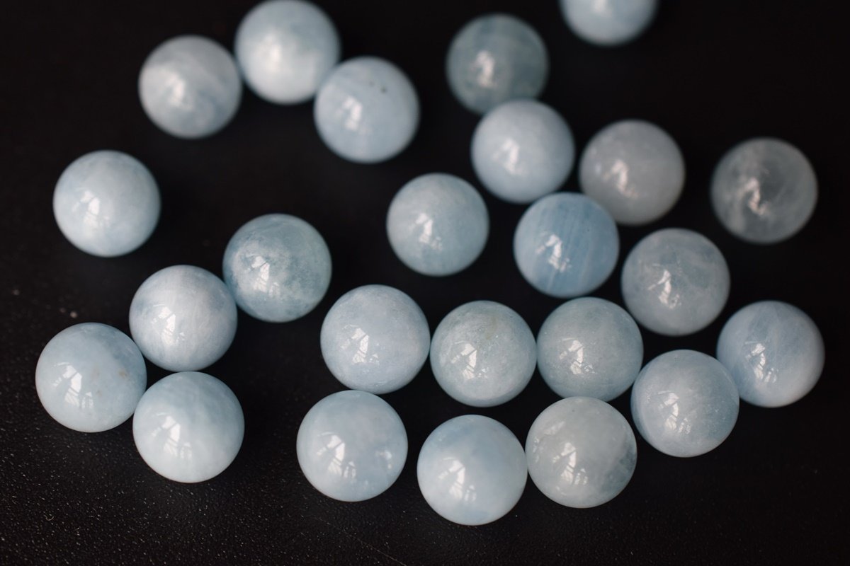 8mm A Natural Aquamarine undrilled round single beads blue gemstone