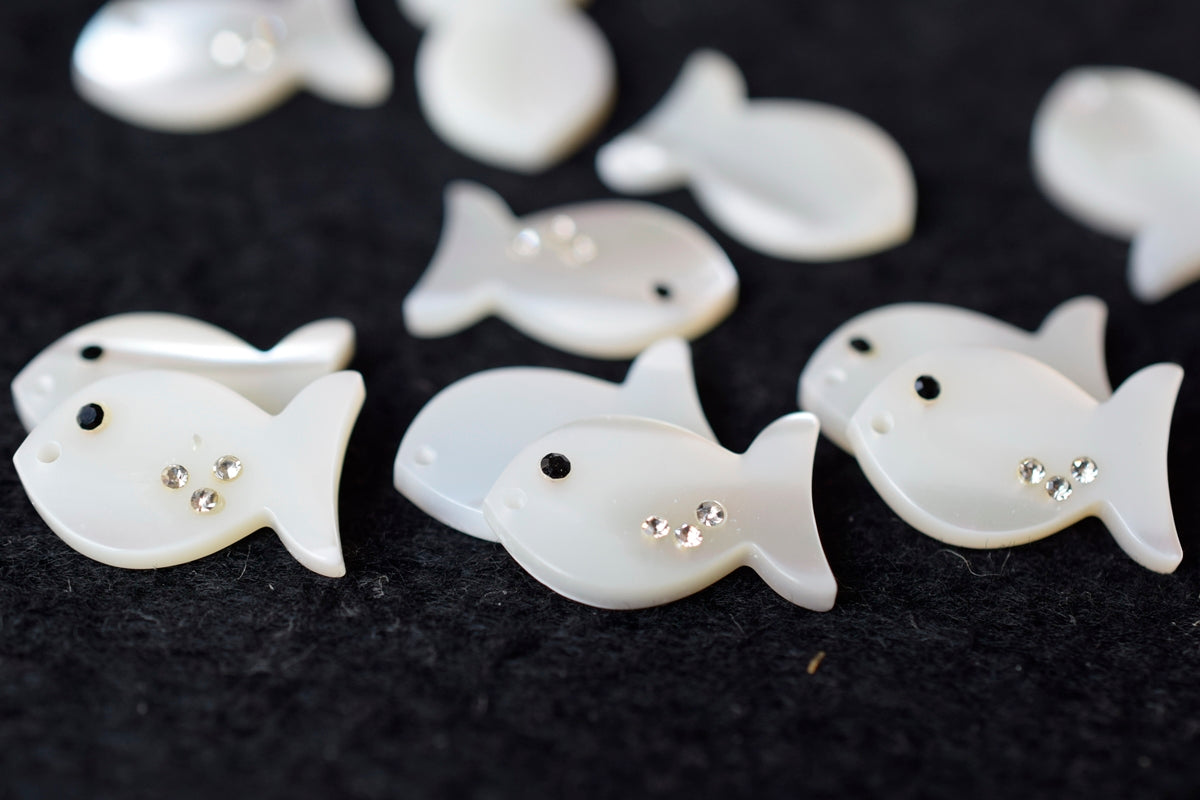10pcs Natural white MOP little fish 10x16mm, mother of pearl fish
