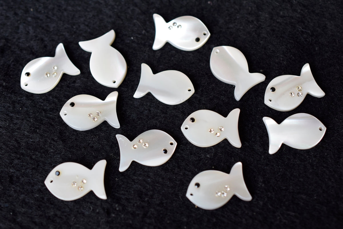 10pcs Natural white MOP little fish 10x16mm, mother of pearl fish